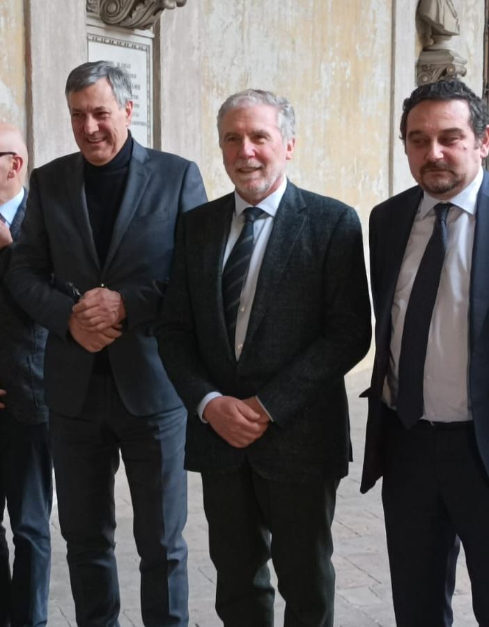 da destra Gianfranco Zulian direttore generale dell’ospedale, il sindaco Alessandro Canelli, il rettore Gian Carlo Avanzi, l’assessore Luigi Icardi, il direttore generale della sanità regionale Mario Minola, il responsabile del protocollo legalità Maurilio Liore