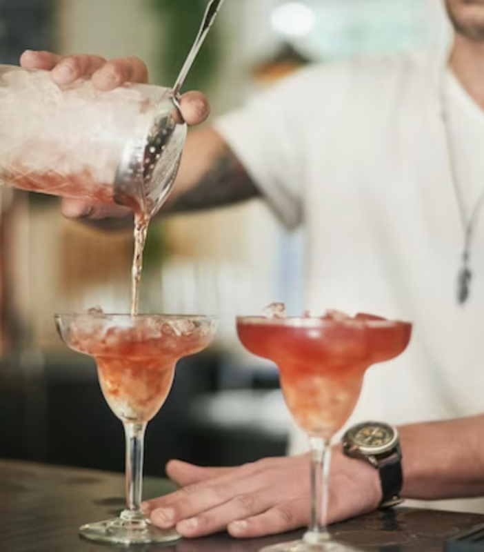 Milano da bere: perché fare il barman nel capoluogo lombardo è una scelta intelligente