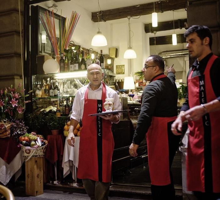 Per trovare camerieri più diginità alla formazione e migliori contratti di lavoro