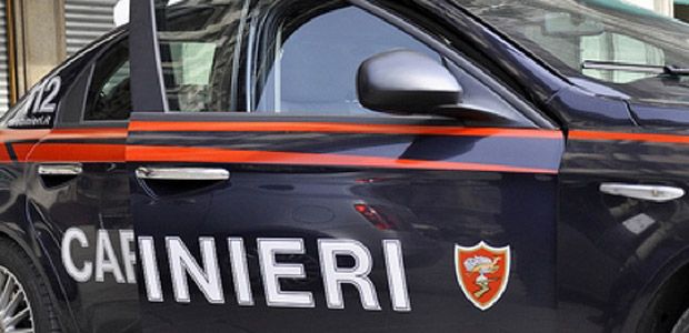 Dal Nord Ovest. Auto colpita da tre colpi d'arma da fuoco mentre viaggia in strada. Ma potrebbe trattarsi di un &quot;errore&quot;