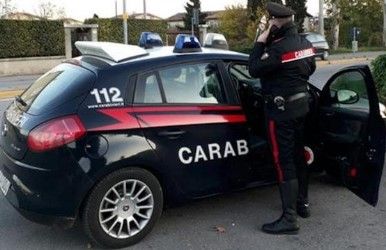Dal Nord ovest. Nichelino, picchia la moglie ma la figlia lo chiude sul balcone e chiama i carabinieri: arrestato