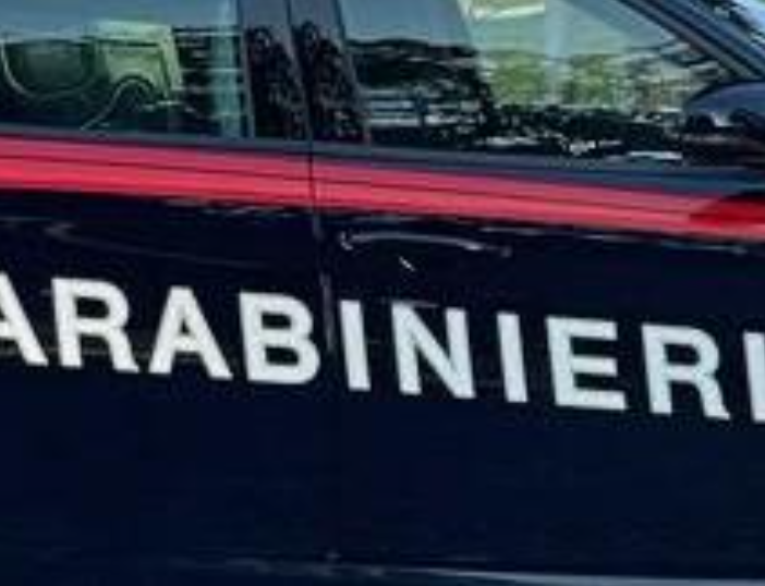 Momenti di paura a Borgomanero: spari a salve in via Torelli, denunciato un uomo in stato di alterazione alcolica