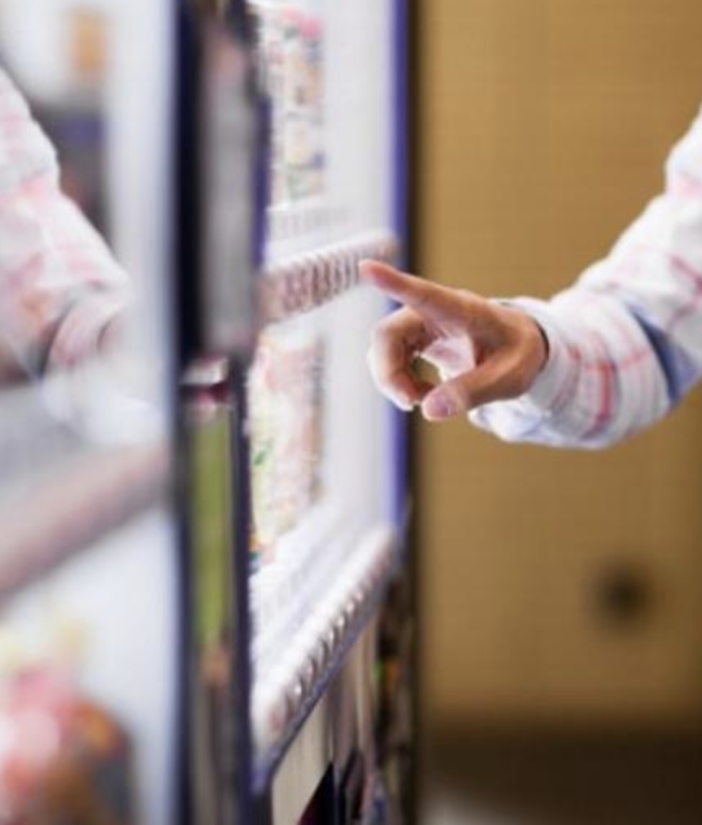Dei distributori automatici non si butta nulla: anche le &quot;macchinette&quot; aiutano il Banco Alimentare