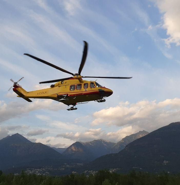 Escursionista cade e si ferisce ginocchio e viso, elisoccorso al Rifugio Rosazza