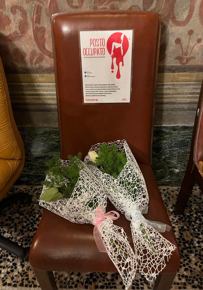‍Iin consiglio il ricordo del presidente Berlusconi e due rose bianche per Giulia Tramontano e il suo bambino