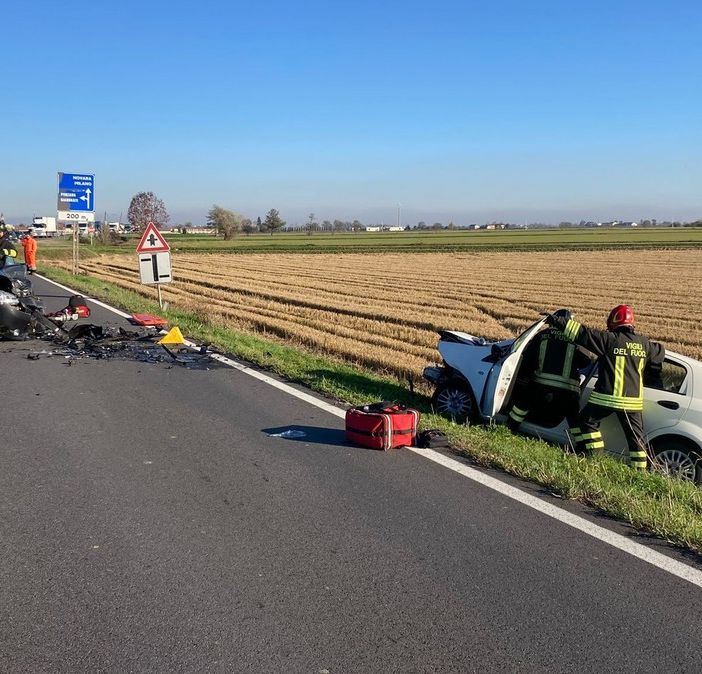 Frontale tra due auto tra Cameriano e Orfengo, due feriti