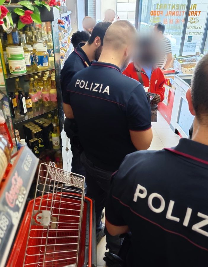 Novara, espulsioni e denunce per spaccio e porto d'armi abusivo
