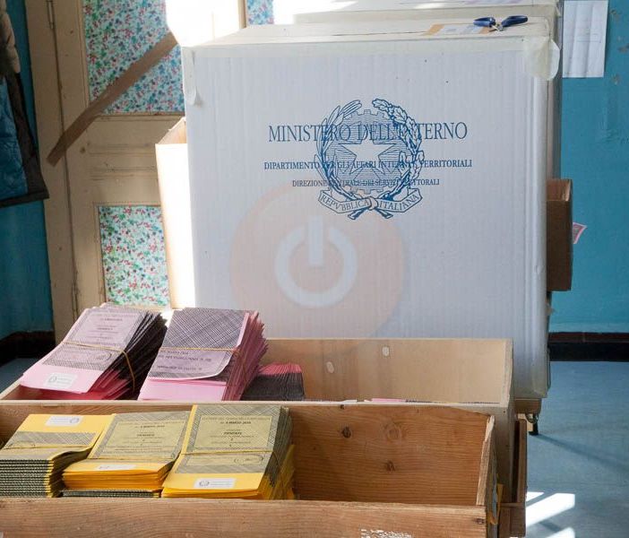 Urne aperte fino alle 23 per eleggere il nuovo Parlamento