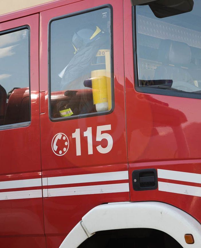 Novara, furgone tampona un camion trasporto cavalli sulla A4