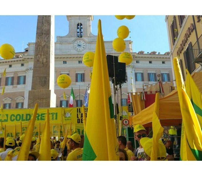 Sos Frutta: martedì il blitz degli agricoltori Coldiretti in piazza Castello a Torino