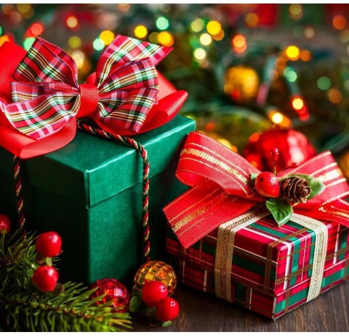 Natale 2023, Federconsumatori: prezzi aumentati del 10,2% per regali e addobi