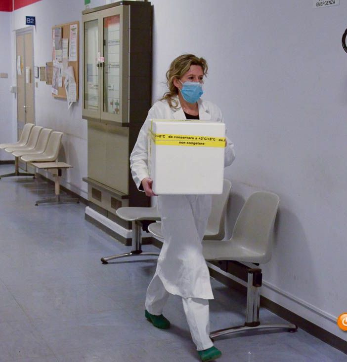 Dati ospedalieri tornati sotto la soglia di allerta. In Piemonte numeri da zona gialla