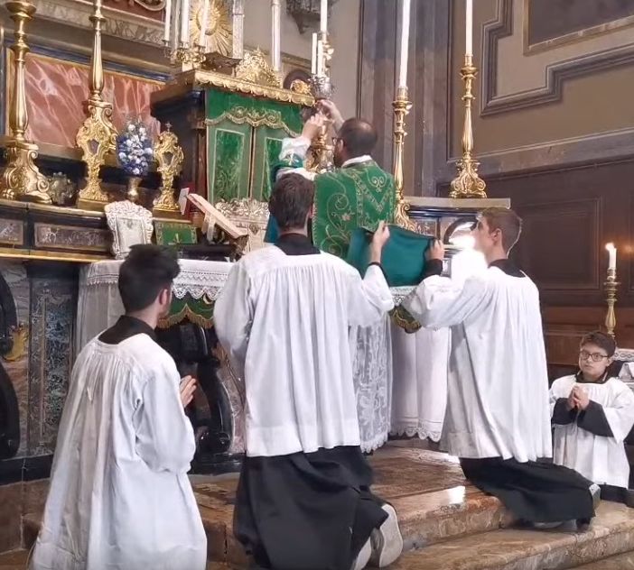Saranno celebrate ancora le messe in latino a Vocogno, Pallanza e Romagnano