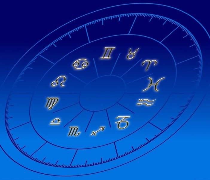 Cosa dicono di noi le stelle: l'Oroscopo di Corinne
