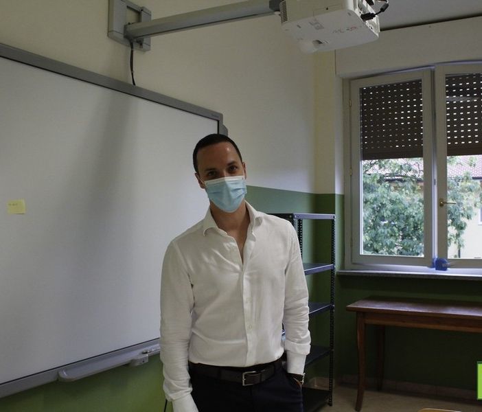 Dal Nord Ovest. Picchia il preside di fronte agli studenti, prof sospeso. Il dirigente è l'ex biellese Paolo Parolini