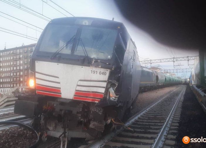 Treno deragliato, il bilancio è di sei feriti: ricoverato il macchinista, cinque passeggeri in codice verde FOTO