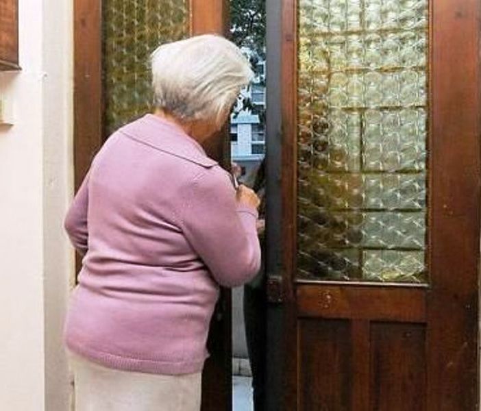 Tecnico caldaie chiede soldi per pezzi di ricambio e sparisce: truffata un'anziana