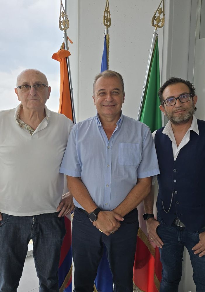 L'assessore Paolo Bongioanni in mezzo al Commissario alla Psa per il Piemonte Giorgio Sapino, e l’esperto venatorio Alessio Abbinante