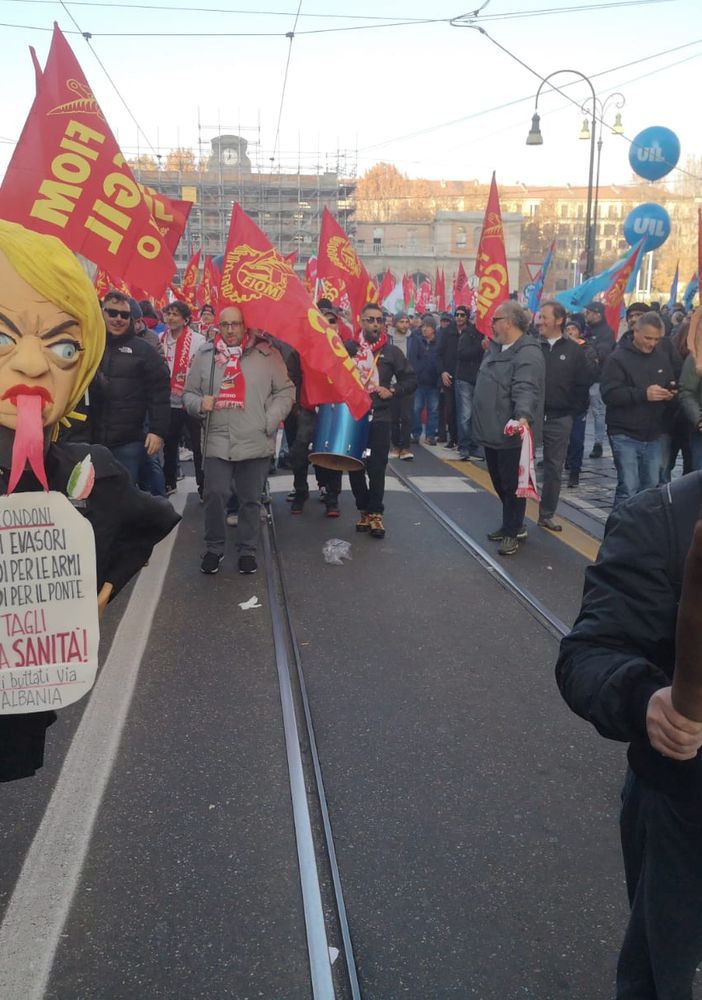 Alta l'adesione allo sciopero generale a Torino e in Piemonte