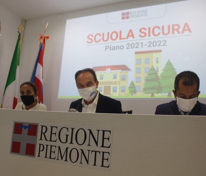 Scuola sicura tra vaccini, nuovi bus e tamponi gratis.  VIDEO