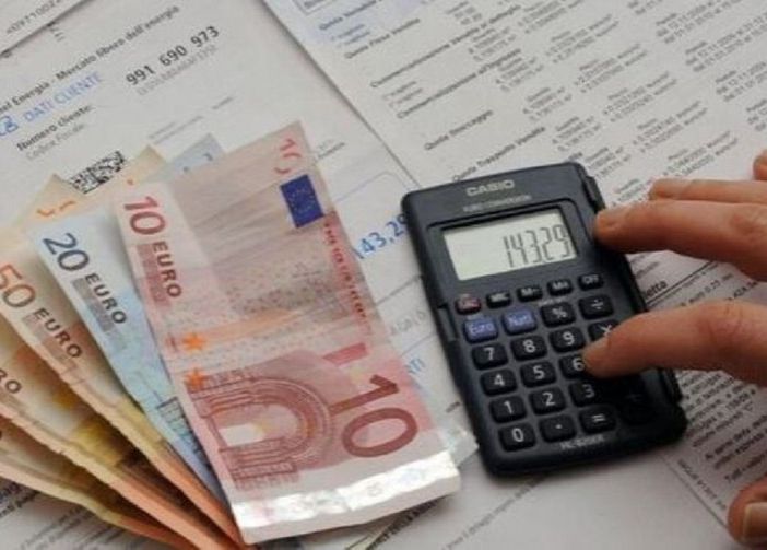 Tra inflazione e incertezza, cresce tra i piemontesi la difficoltà nel pagare bollette e spese mediche