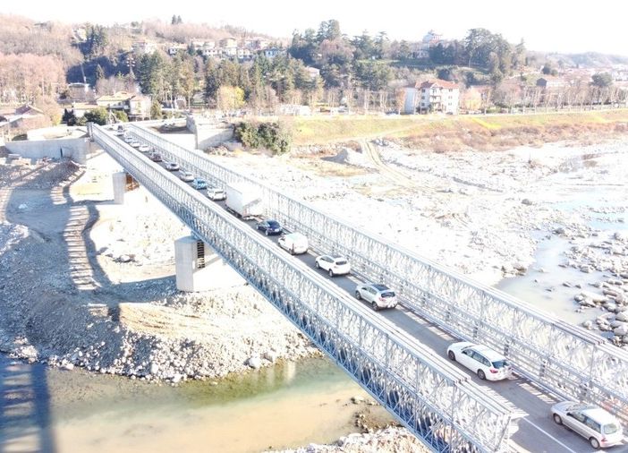 Romagnano, il ponte provvisorio è aperto al traffico