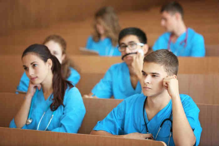 Nel Vco e a Novara corsi di turismo, mediazione linguistica e per infermieri