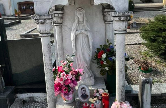 Grave atto vandalico al monumento della tomba di Don Giuseppe Rossi
