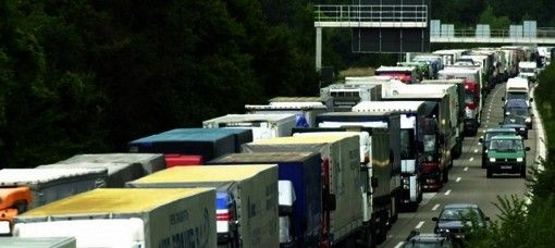 Manovra pericolosa per i mezzi pesanti: rischio stop per i tir piemontesi &quot;se il Governo non ci ascolta&quot;