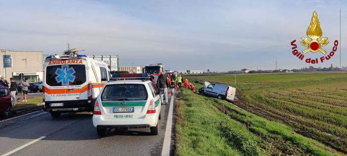 Scontro tra 4 auto a Romentino, 4 persone ferite