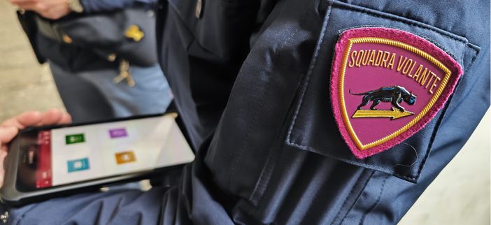 Aggredisce verbalmente gli agenti e viola le prescrizioni: arrestato dalla Polizia di Stato