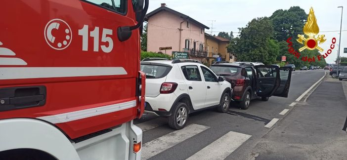 Dormelletto, scontro tra tre auto. Quattro feriti portati in ospedale