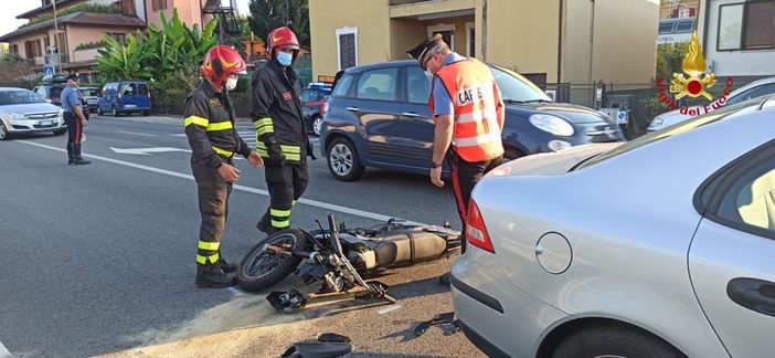 Scontro tra auto e moto sulla statale del Sempione