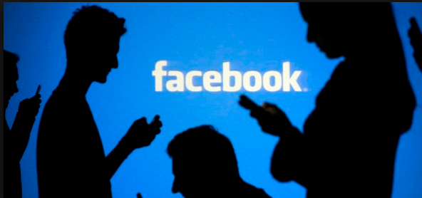 Linea dura contro gli insulti su Facebook