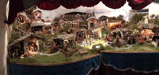 La Regione scrive ai presidi del Piemonte: "Promuovete presepe e canti natalizi nella scuole" La Regione scrive ai presidi del Piemonte: "Promuovete presepe e canti natalizi nella scuole"