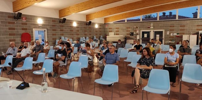 Un folto ed interessato pubblico alla conferenza sui cambiamenti climatici di Gargallo Un folto ed interessato pubblico alla conferenza sui cambiamenti climatici di Gargallo