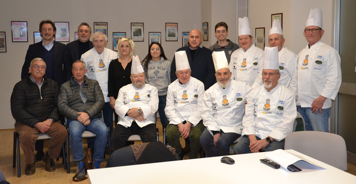 Stelle e Padelle si Trasferisce a Napoli: Gemellaggio di Solidarietà Nord-Sud Stelle e Padelle si Trasferisce a Napoli: Gemellaggio di Solidarietà Nord-Sud