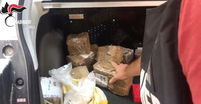 Notizie dal Piemonte. &quot;Pusher &quot;eleganti&quot; smerciano droga in Val Susa e a Torino: sequestrati 28 chili di droga [VIDEO]