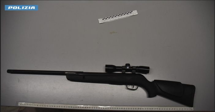 Picchiata violentemente e minacciata con un fucile puntato alla testa Picchiata violentemente e minacciata con un fucile puntato alla testa