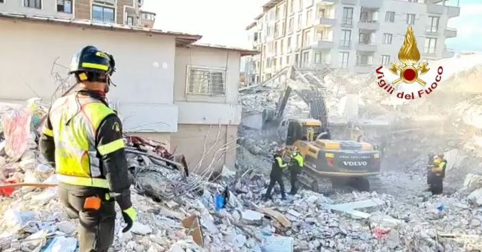 I vigili del fuoco contro il rischio invisibile dell’amianto