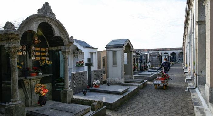 Lavori per gli impianti elettrici al cimitero di Cerano