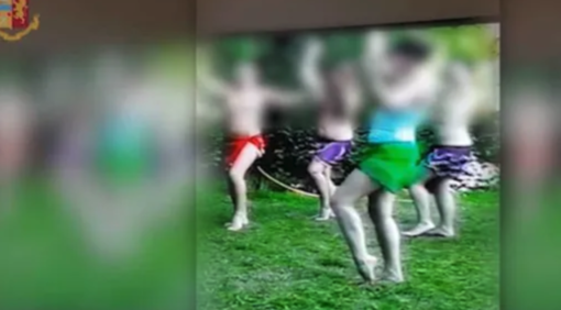 Processo alla "setta del sesso": davanti alla giuria popolare sfilano le donne vittime dell’organizzazione segreta