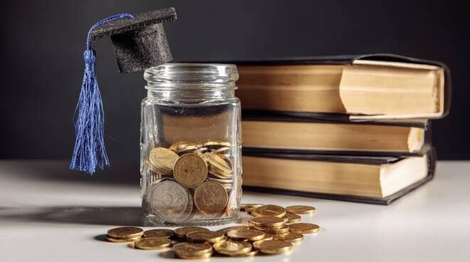 Partiti i bonifici per le borse di studio della Regione