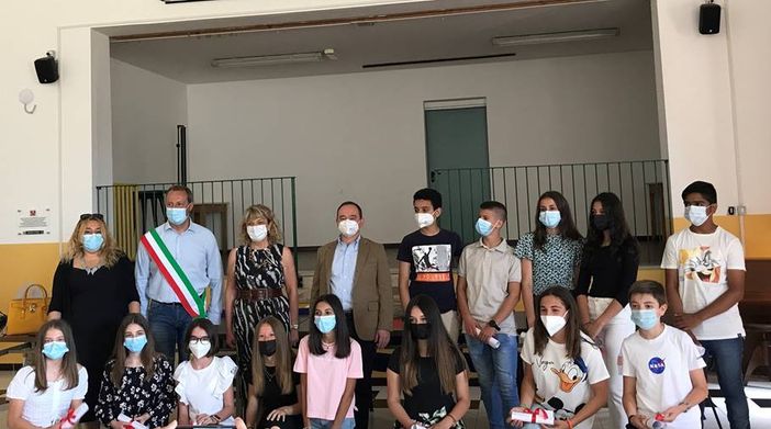 Consegnate le borse di studio della Sarpom agli studenti meritevoli del ‘Ramati’