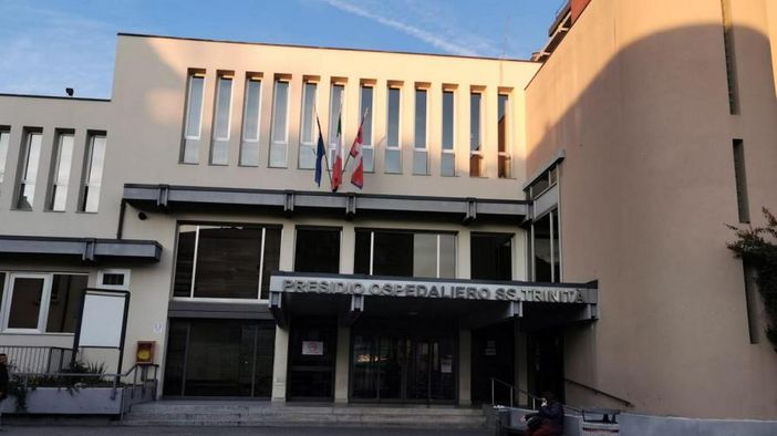 Gli studenti dei licei di Borgomanero in visita all’Ospedale SS. Trinità: un’esperienza tra scienza, etica e cittadinanza