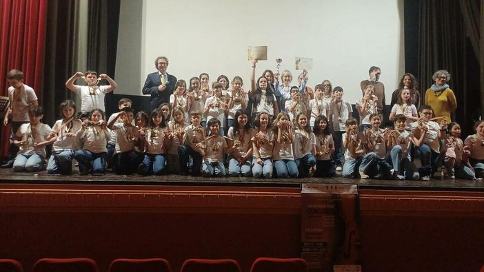 A Omegna il concorso nazionale “Insieme per suonare, cantare, danzare e recitare”: vittoria alla primaria di Trecate A Omegna il concorso nazionale “Insieme per suonare, cantare, danzare e recitare”: vittoria alla primaria di Trecate