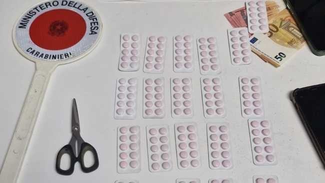 Novara, sequestrate oltre 200 pastiglie di una nuova droga alla stazione
