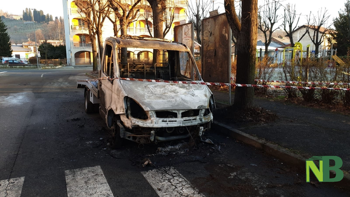 Cronaca del Piemonte. Vigliano: Brucia un carroattrezzi nella notte Cronaca del Piemonte. Vigliano: Brucia un carroattrezzi nella notte