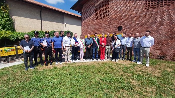 Barengo inaugura nuovo posteggio pubblico e un defibrillatore donato alla comunità Barengo inaugura nuovo posteggio pubblico e un defibrillatore donato alla comunità