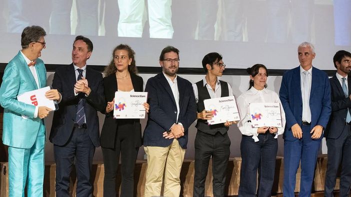 Novara, la scienza diventa spettacolo con UPO Science Slam 2025